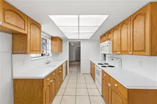 2210 N 52nd Ave, Hollywood, FL 33021 - Photo 17