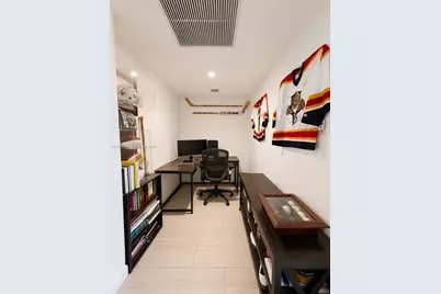55 SW 9th St #3201, Miami, FL 33130 - Photo 11