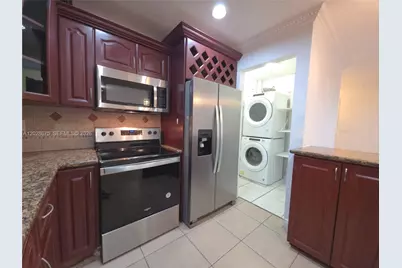 8420 NW 10th St, Pembroke Pines, FL 33024 - Photo 11