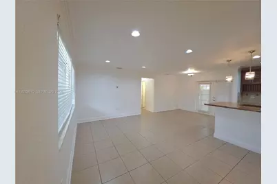 8420 NW 10th St, Pembroke Pines, FL 33024 - Photo 5