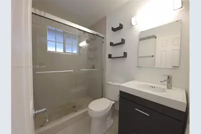 8420 NW 10th St, Pembroke Pines, FL 33024 - Photo 17