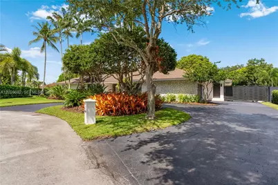 12926 SW 104th Pl, Miami, FL 33176 - Photo 7