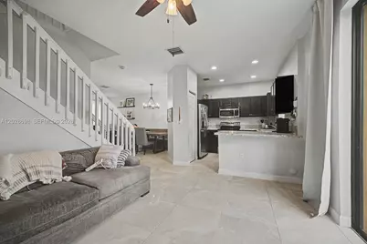 215 SE 37th Pl, Homestead, FL 33033 - Photo 9