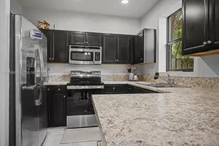 215 SE 37th Pl, Homestead, FL 33033 - Photo 5
