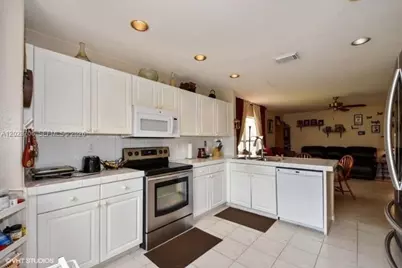 19409 NW 24th Pl, Pembroke Pines, FL 33029 - Photo 13