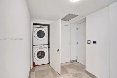 55 SE 6th St #1502, Miami, FL 33131 - Photo 23