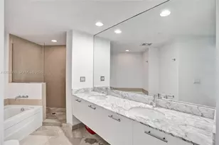 55 SE 6th St, Miami, FL 33131 - Photo 13