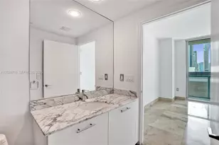 55 SE 6th St, Miami, FL 33131 - Photo 21