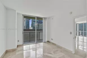 55 SE 6th St, Miami, FL 33131 - Photo 17