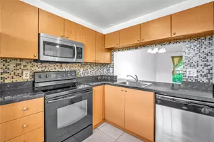 10369 NW 8th St, Pembroke Pines, FL 33026 - Photo 9