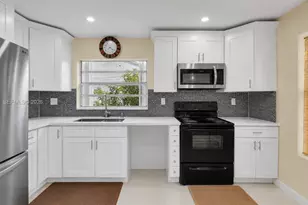 14000 Langley Pl, Davie, FL 33325 - Photo 9