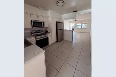 1077 SW 2nd St #2, Hallandale Beach, FL 33009 - Photo 7