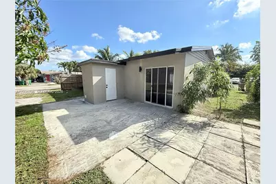 7821 NW 30th St, Davie, FL 33024 - Photo 3