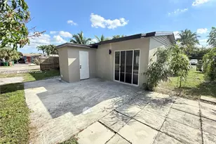 7821 NW 30th St, Davie, FL 33024 - Photo 3