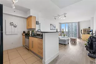 325 S Biscayne Blvd, Miami, FL 33131 - Photo 13