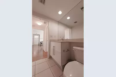 325 S Biscayne Blvd #821, Miami, FL 33131 - Photo 9