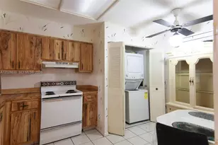 7220 Lake Cir Dr, Margate, FL 33063 - Photo 9
