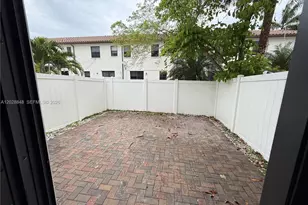 8923 W 35th Ave, Hialeah, FL 33018 - Photo 15