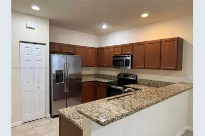 8923 W 35th Ave, Hialeah, FL 33018 - Photo 13