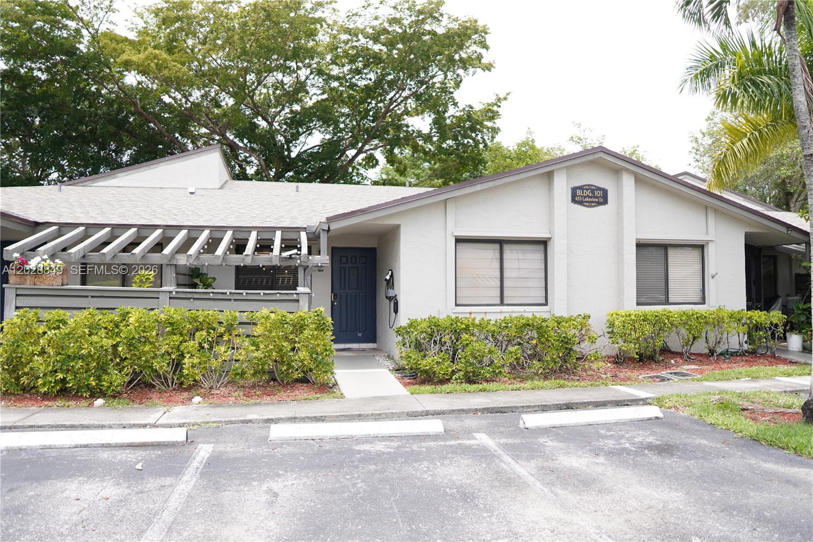 453 Lakeview Dr #2 - 453 Lakeview Dr #2, Weston, FL 33326 Luxury Property | Jose Angel Pina