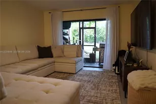 453 Lakeview Dr, Weston, FL 33326 - Photo 5
