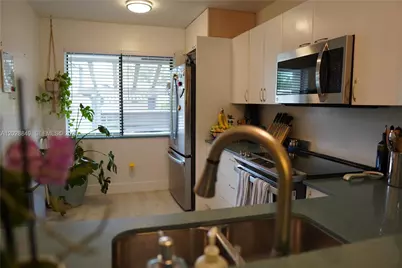 453 Lakeview Dr #2, Weston, FL 33326 - Photo 13