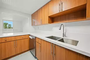 10090 NW 80th Ct, Hialeah Gardens, FL 33016 - Photo 3