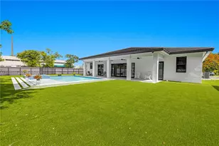 152 NW 165th St, Miami, FL 33169 - Photo 23