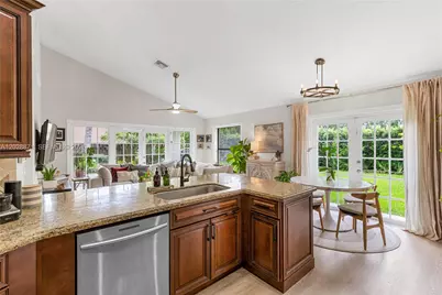 10900 NW 18th Ct, Plantation, FL 33322 - Photo 17