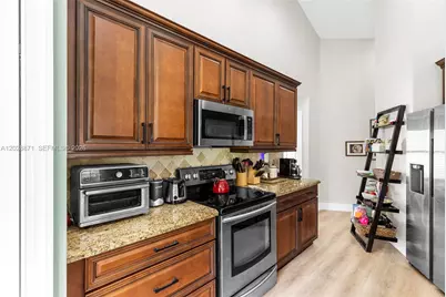 10900 NW 18th Ct, Plantation, FL 33322 - Photo 15