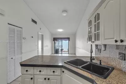 8805 NW 114th Ter, Hialeah Gardens, FL 33018 - Photo 11