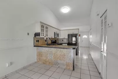 8805 NW 114th Ter, Hialeah Gardens, FL 33018 - Photo 9