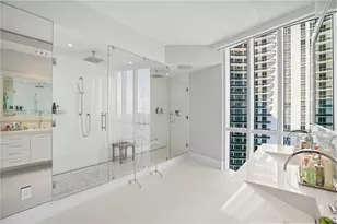 15811 Collins Ave, Sunny Isles Beach, FL 33160 - Photo 9