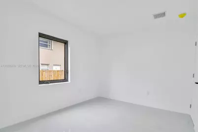 85 SW 30th Ave, Miami, FL 33135 - Photo 25
