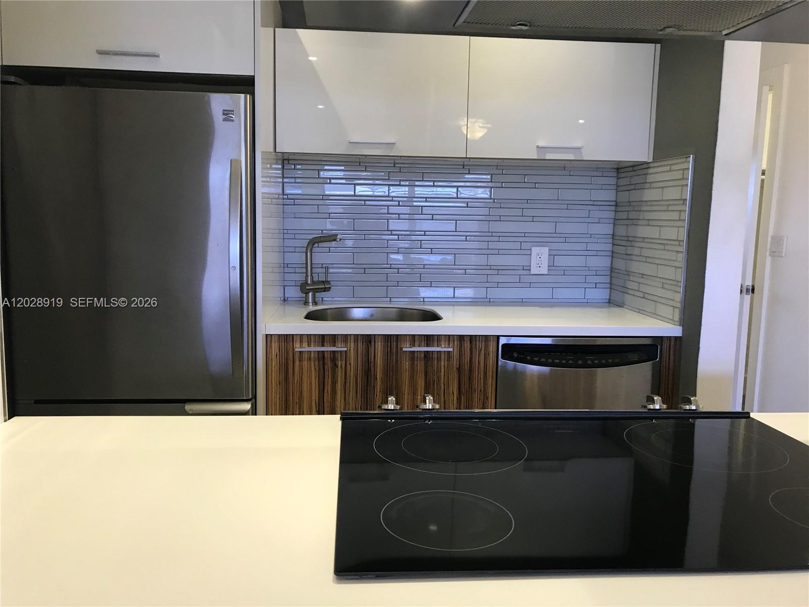 2915 Plunkett St #10D main architectural view