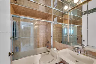 3200 Collins Ave, Miami Beach, FL 33140 - Photo 23