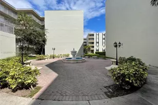 10090 NW 80th Ct, Hialeah Gardens, FL 33016 - Photo 13