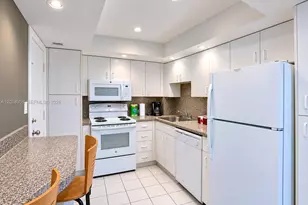 5005 Collins Ave, Miami Beach, FL 33140 - Photo 11
