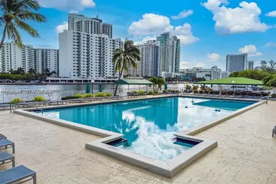800 Parkview Dr #527, Hallandale Beach, FL 33009 - Photo 5