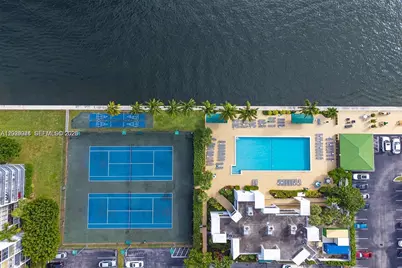 800 Parkview Dr #527, Hallandale Beach, FL 33009 - Photo 3