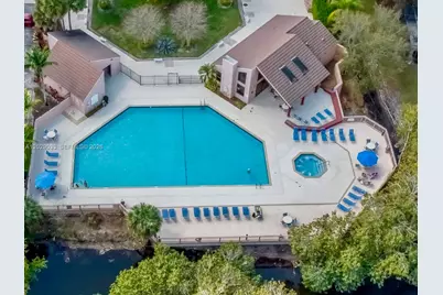 349 NW 94th Ter, Plantation, FL 33324 - Photo 11