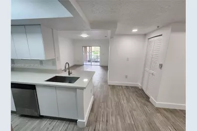 215 SW 117th Ter #14101, Pembroke Pines, FL 33025 - Photo 1