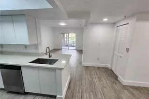 215 SW 117th Terrace, Pembroke Pines, FL 33025 - Photo 1