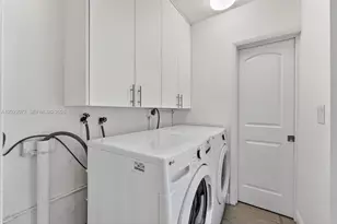 680 W 50th Pl, Hialeah, FL 33012 - Photo 19