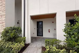 10407 NW 82nd St, Doral, FL 33178 - Photo 3