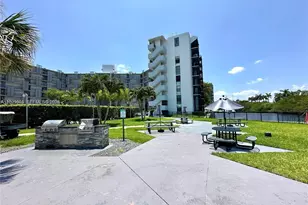 3475 N Country Club Dr, Aventura, FL 33180 - Photo 17