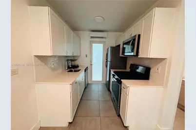 75 Washington Ave #10, Miami Beach, FL 33139 - Photo 3