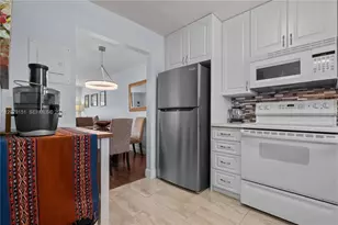 9340 Sunrise Lakes Blvd, Sunrise, FL 33322 - Photo 7