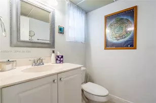 9340 Sunrise Lakes Blvd, Sunrise, FL 33322 - Photo 23