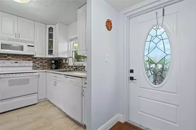9340 Sunrise Lakes Blvd #209, Sunrise, FL 33322 - Photo 5